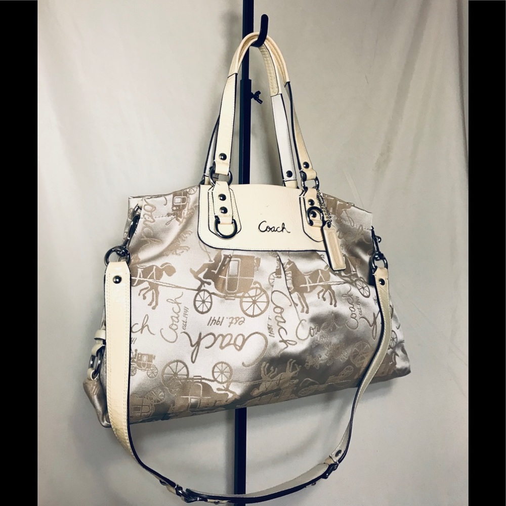 🌟 Coach women’s shoulder bag